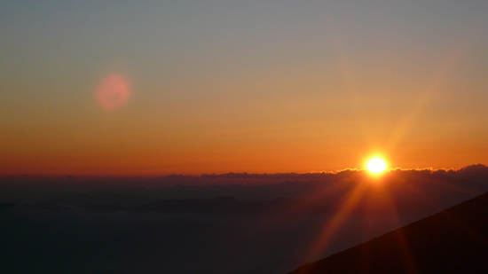 富士山の山小屋・宝永山荘からの日没